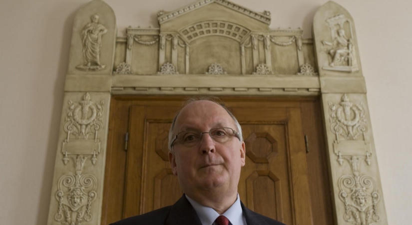 Ma új köztársasági elnököt választ a parlament – Newscast