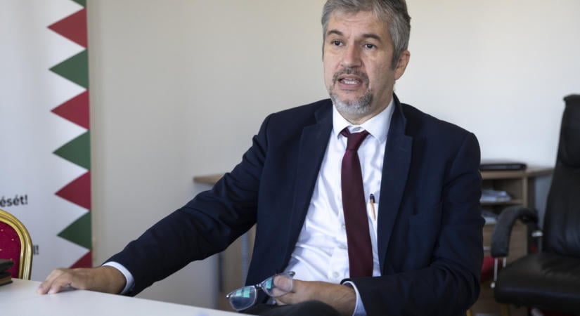 Nyugtalanító információi vannak, ezért közérdekű adatigénylést nyújt be Hadházy Ákos Ruff Bálintékhoz az NVVH-s pályázatok miatt