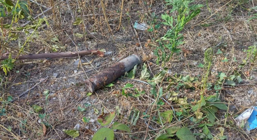 Érkeznek a tűzszerészek Egerbe, világháborús robbanótestet találtak a piac közelében – fotók