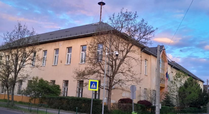 Bombafenyegetést kapott két iskola a XV. kerületben