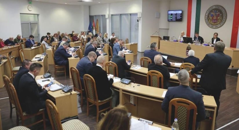 „Út a semmibe” vagy életmentő mentőöv? – Megszólaltak a képviselők Miskolc zárt ülésen tárgyalt hitelügyéről