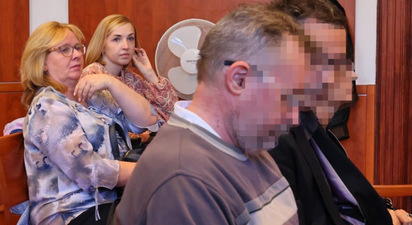 A lebénult balerina is végignézte, egymásra mutogatnak a Jókai utcai házomlás vádlottjai a bíróságon