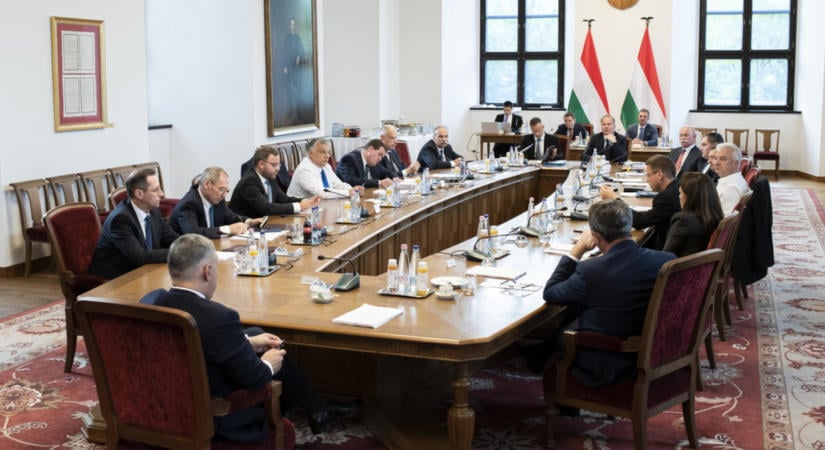 Nyilvánosságra hozták a 2010-es kormányülések összefoglalóit