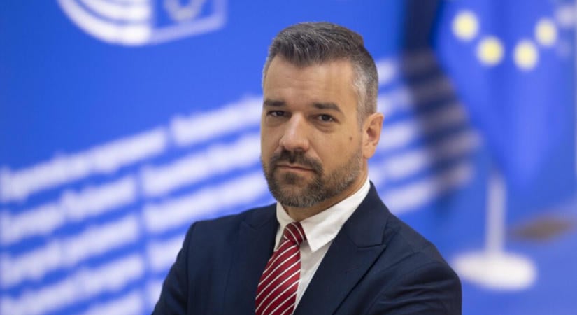 Fülsiketítő csöndet kér számon a Fidesz az Európai Bizottságon