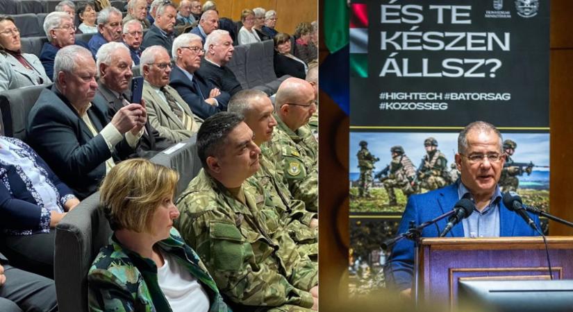 Nyugállományú katonák előtt szakértette a honvédelmet Kósa Lajos