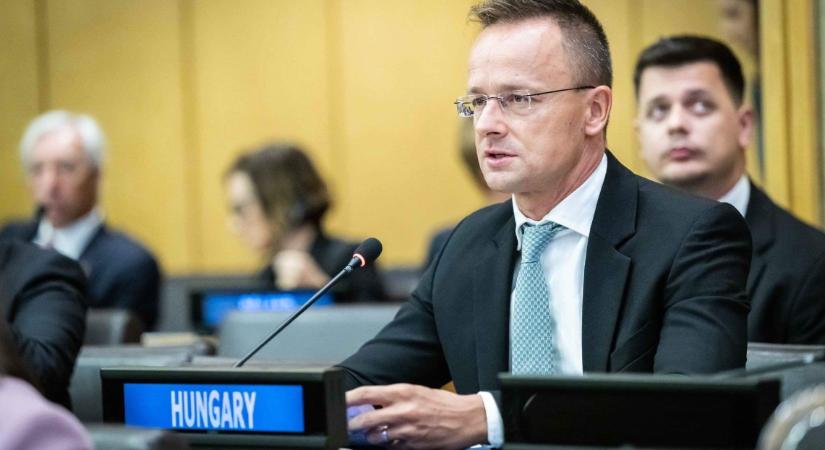 Szíjjártó Péter: Nem célunk, hogy a nemzetközi liberális mainstreamnek megfeleljünk