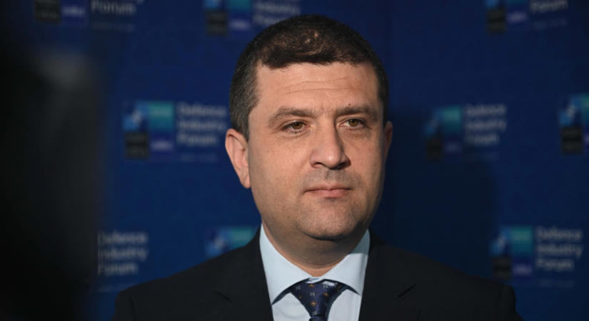 Román védelmi miniszter: Románia megvédi a légterét