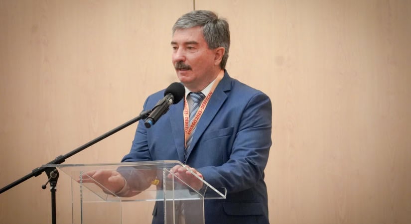 Rákapcsolt a Hajdú-Bihar megyei önkormányzat: fizetett hirdetésben tolnak egy kérdőívet