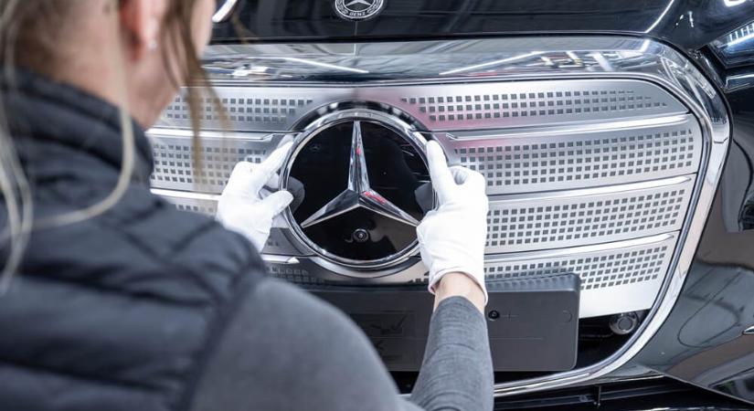 A MERCEDES-BENZ ÁTADTA KIBŐVÍTETT KECSKEMÉTI GYÁRÁT