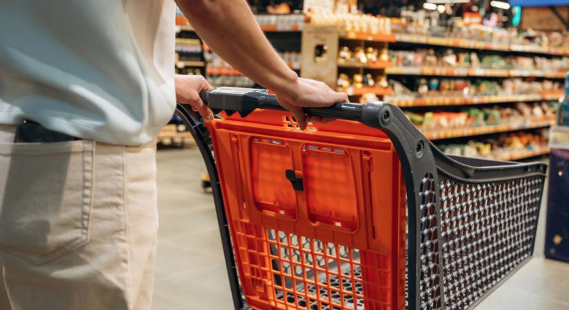 Gyanúsan lecsökkent a gyűlölt adóból idénre várt összeg, ez már a Lidl, Aldi, Spar, a Tesco és társaiknak szólhat – aranykort ígértek a vásárlóknak, ha ez bekövetkezik
