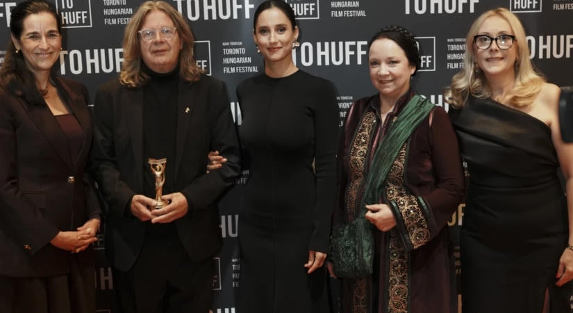 A magyar Tyúk a legnagyobb sztár Kanadában, Orbán Anita is látta a díjazását
