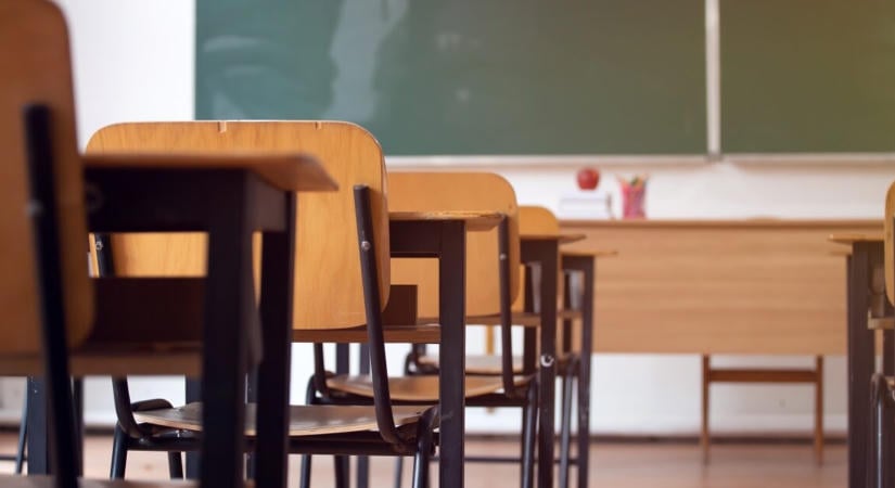 Óriási meglepetésben részesült egy nyugdíjas takarítónő – nem tudta abbahagyni a sírást