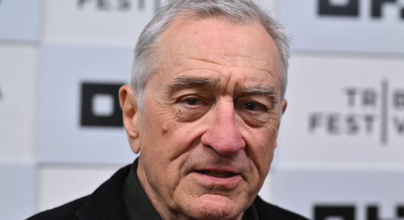 Kiszivárogtak Angelina Jolie és Robert De Niro személyes adatai