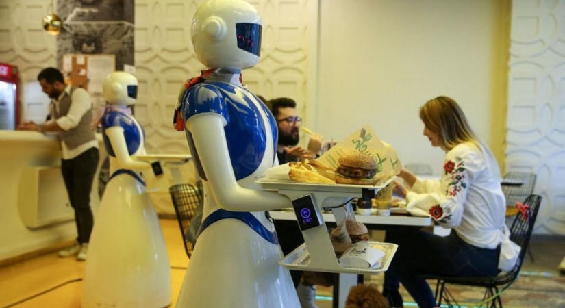 Eltűnhet a borravaló, ha a robotok veszik át ezeket a munkákat?