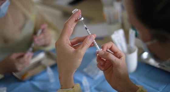 Blikk: Börtönben ül a 70 éves doktornő, aki vakcina helyett sóoldatot adott a pácienseinek Jánoshalmán
