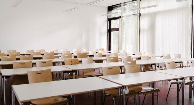 Pert nyert egy pedagógus a tankerülete ellen, ki kell fizetniük a túlórapénzét
