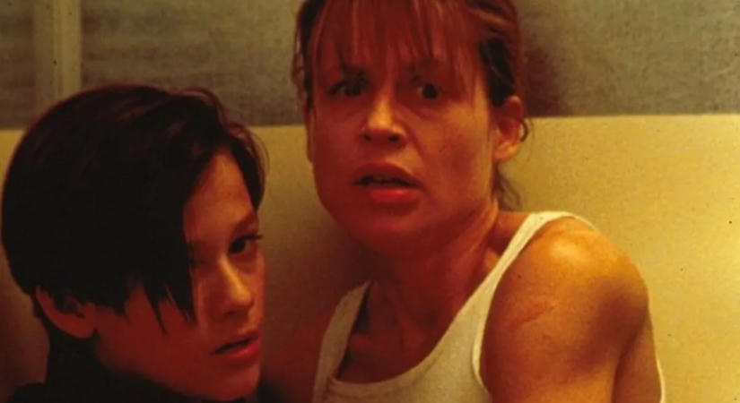 Terminátor 2: Újra egymás mellett Sarah Connor és fia – alig lehet ráismerni a szereplőre - videó