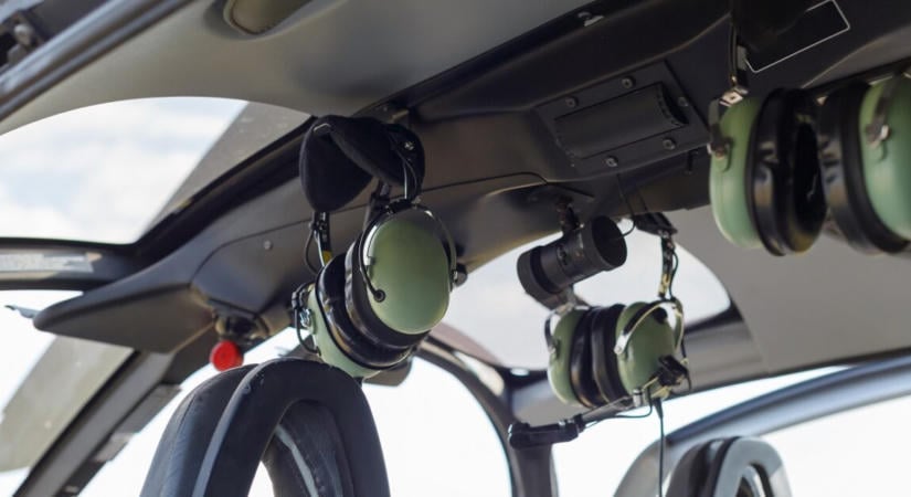Meghökkentő helikopter-balesetet vettek videóra – oktatórepülésen történt a becsapódás