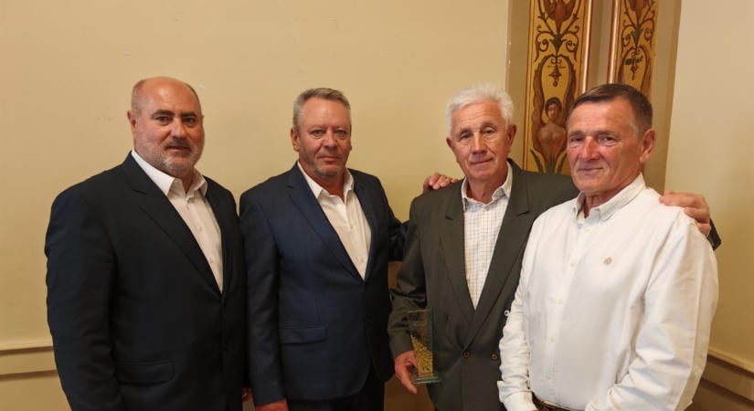 Arany fokozatú országos elismerést kapott a bátaszéki sírköves mester