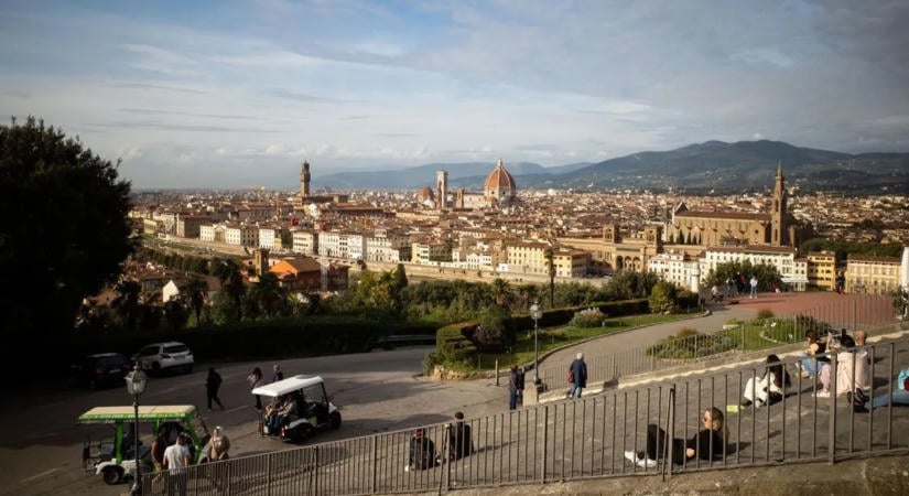 Tűzszerészek lepték el Firenze egyik látványosságát – gyanús szerkezetet találtak