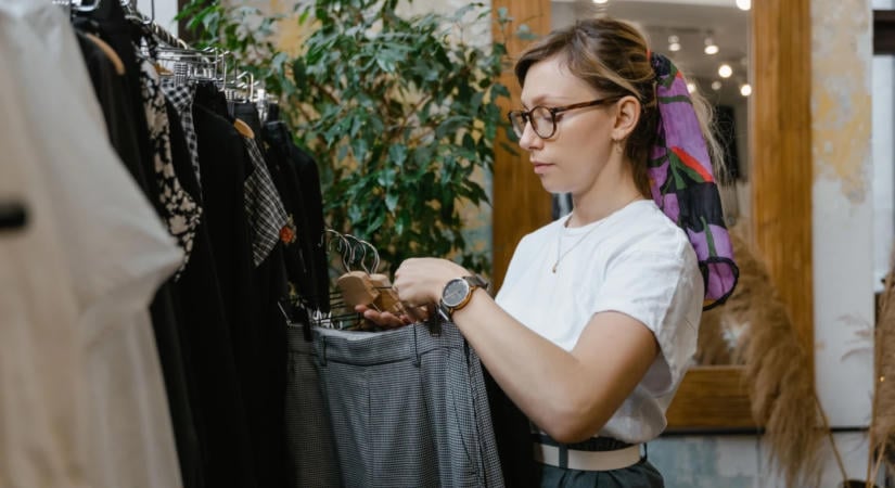 Ne vedd fel rögtön az új ruhádat! Ezért érdemes előtte kimosni