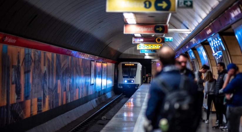 Életveszélyes trend ért el Budapestre, két fiatal a 2-es metró tetején utazott – videó