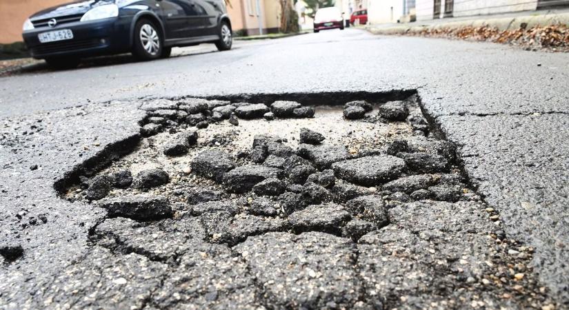 Olvasónk kiakadt: meddig kell még kerülgetni a kátyúkat?