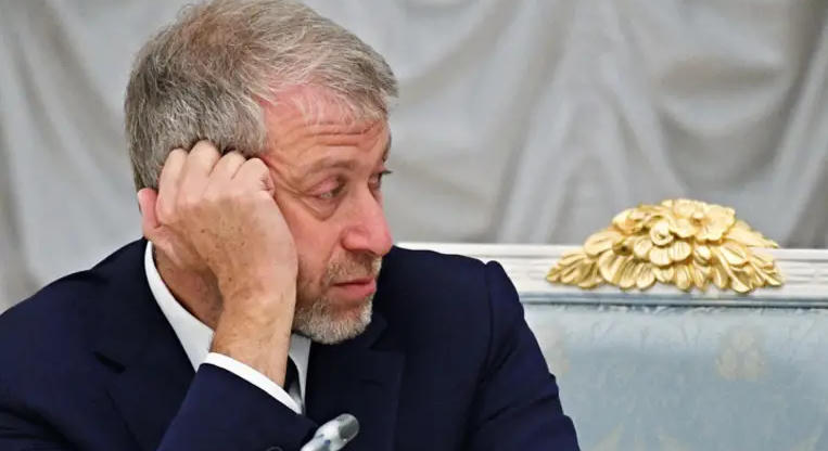 Az uniós törvényszék fenntartja a Roman Abramovics orosz oligarcha elleni szankciókat