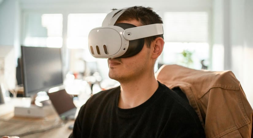 100 grammos VR-szemüveget mutatott be a Meta