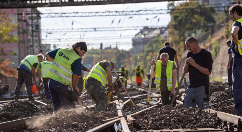 Vitézy azt ígéri, vasárnap este befejeződnek a hétvégi karbantartási munkák a Déli pályaudvarnál