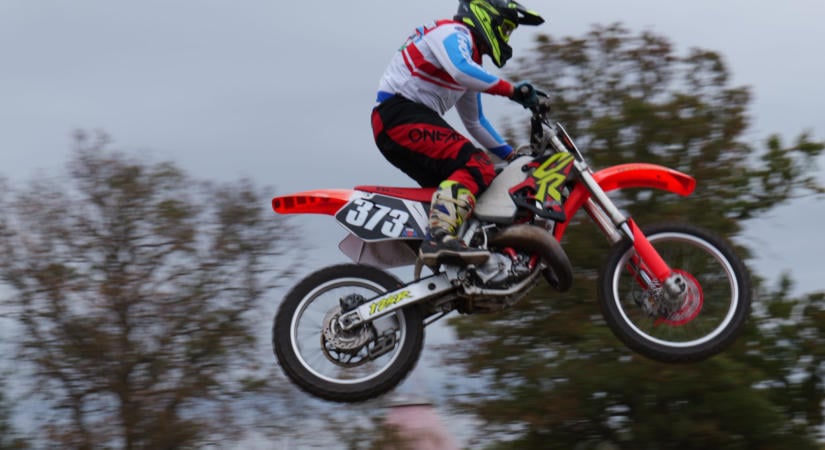 Motocross OB-t zártak szombaton a vásárhelyi RolandRingen