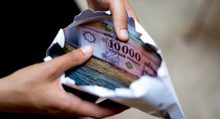 Hiába a kormány minden bejelentése, lejtőre került a forint