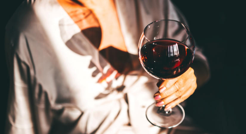 Ezt az italt senkinek sem ajánlja a szívsebész – Már kis mennyiségben is növeli a vérnyomást