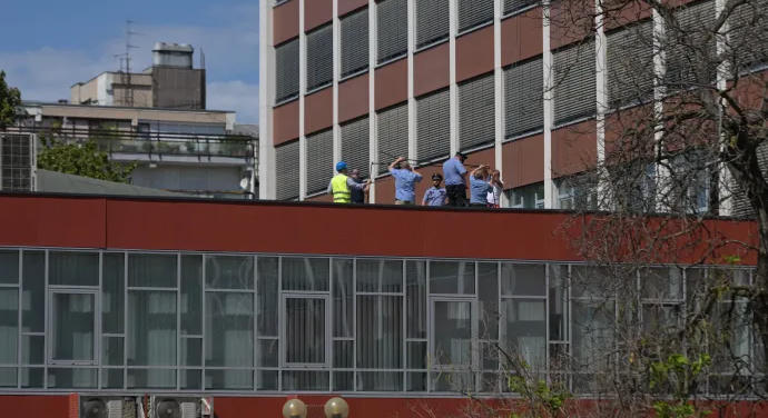 Lezuhant egy munkás a szegedi kormányhivatal tetejéről, nem élte túl