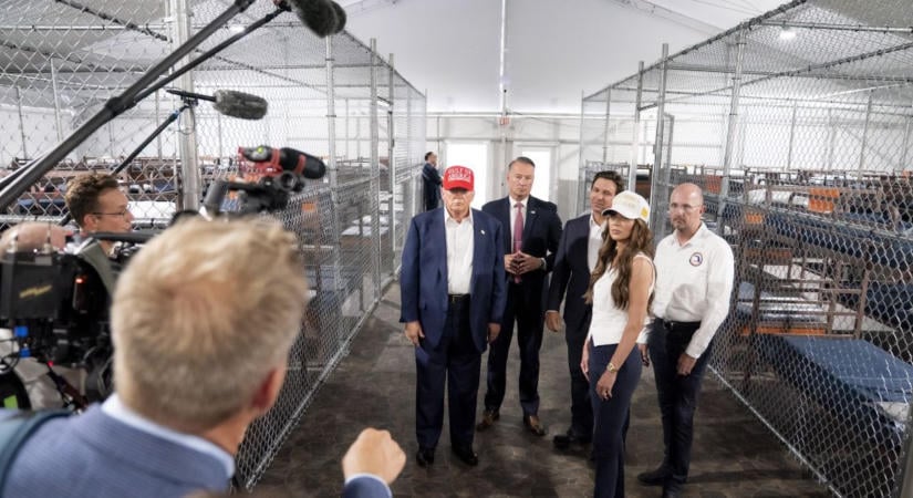 Horrorkörülmények közt tartották a bevándorlókat a központban, ahol Trump is járt