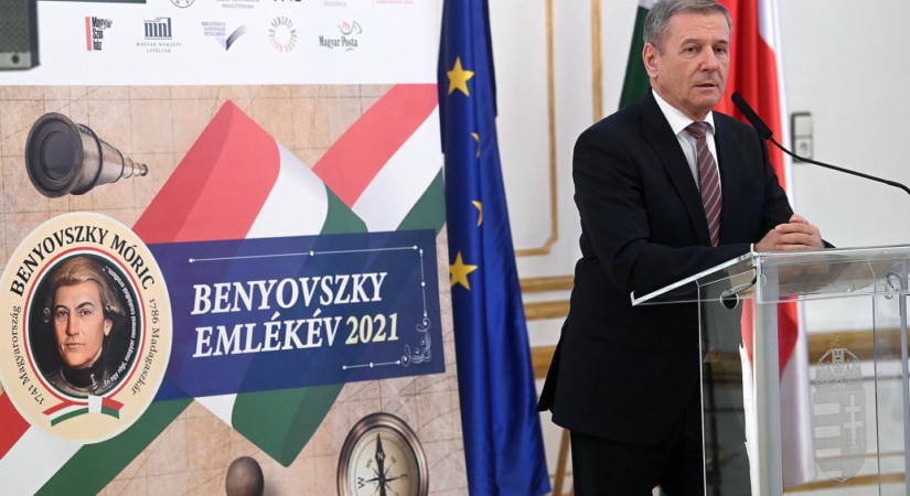Orbán volt honvédelmi minisztere is kapott posztot Ruszin-Szenditől: Hadházy Ákos szerint nem véletlen a kinevezés