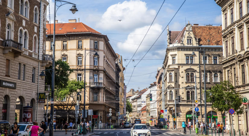 Megújul a József körút egy szakasza: elköltöznek a biciklisek a járdáról, több lesz a parkolóhely