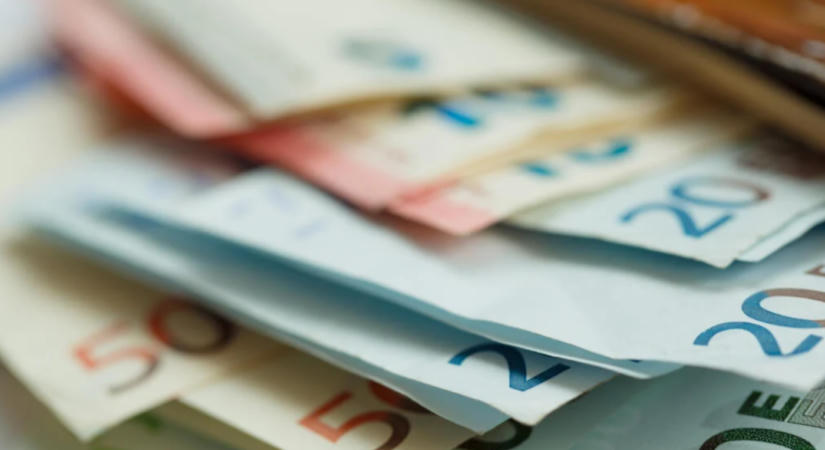 Két és fél év után ismét csökkent a reálbér, közben nőtt a munkanélküliség is