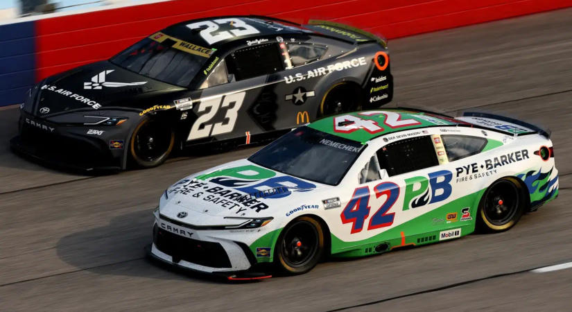 Megüresedett egy ülés a NASCAR Cup Seriesben