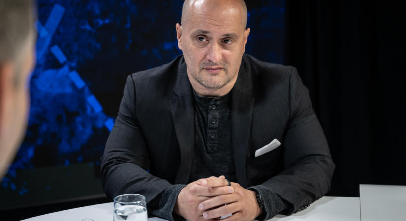 Kibelezéssel fenyegették meg és fotót küldtek az otthonáról: Tarjányi Péter elleni nyomozás vádemeléssel zárult