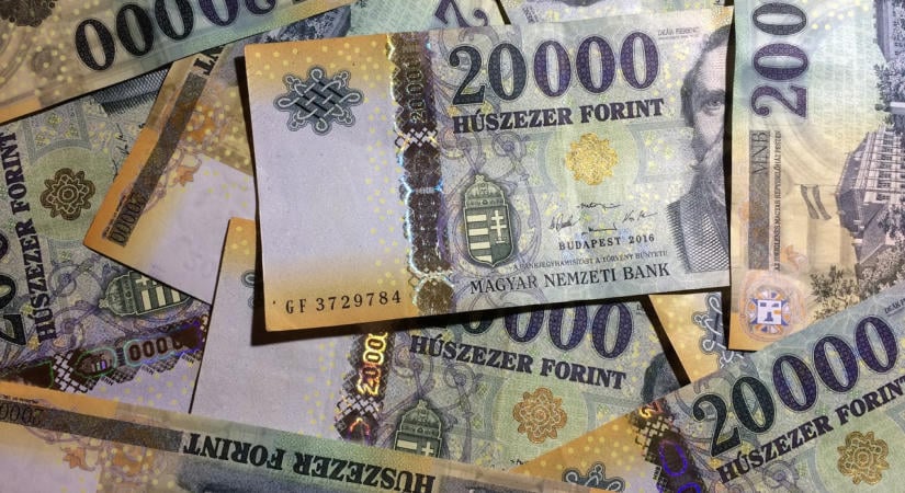 Júliusban bruttó 745 ezer forint volt az átlagfizetés