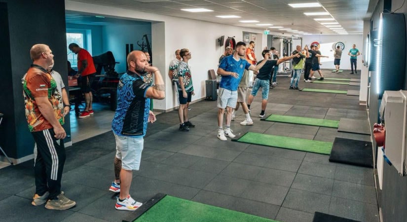 Nagy csaták, 180-ak és 151-es kiszálló – remek hangulatban zajlott a Darts Open Sárbogárdon