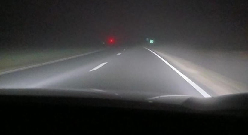 Sötétedés után jön az igazi meglepetés – ezt láthatják a 6-os úton autózók