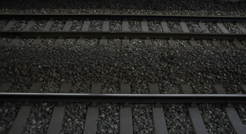 "Azóta sem tudtam aludni" – le sem takarták a testet, több vonat utasai is látták a péceli gázolás áldozatát
