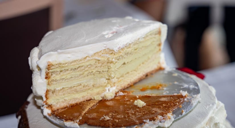 Baráti áron sütötte a tortákat, aztán meglátta, mennyi pénzt keres rajtuk a barátnője