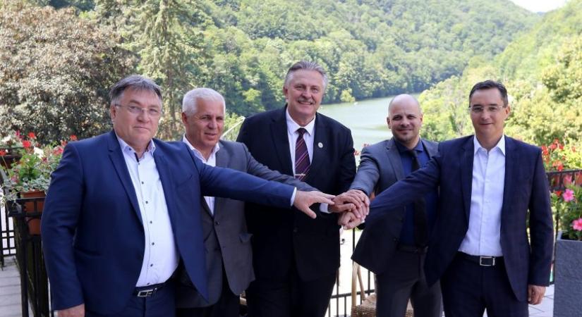 A lillafüredi Palotaszállóban egyeztetett négy nagyváros vezetője