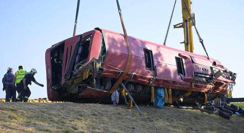 Magyar Péter Tuskkal beszélt, lengyel különgép érkezik a buszbaleset után