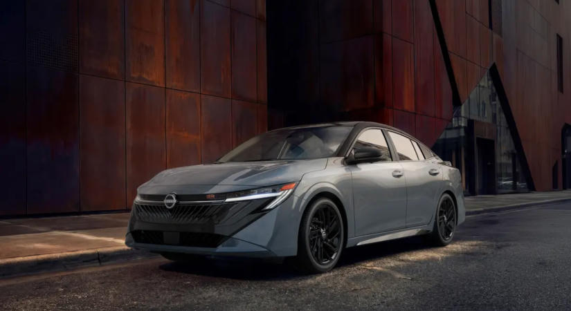 Megújult a Nissan szedánja! Vajon itthon is kelendő lenne 7 millió forintnyi összegért?