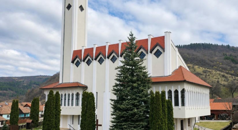 Negyed évszázad után megújult a parajdi katolikus templom