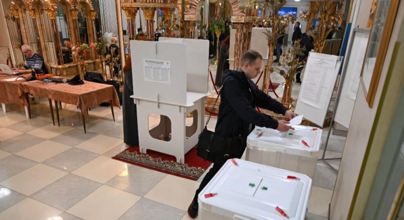 Oroszország most szavaz, Putyin háborúja is tétje lehet a választásnak